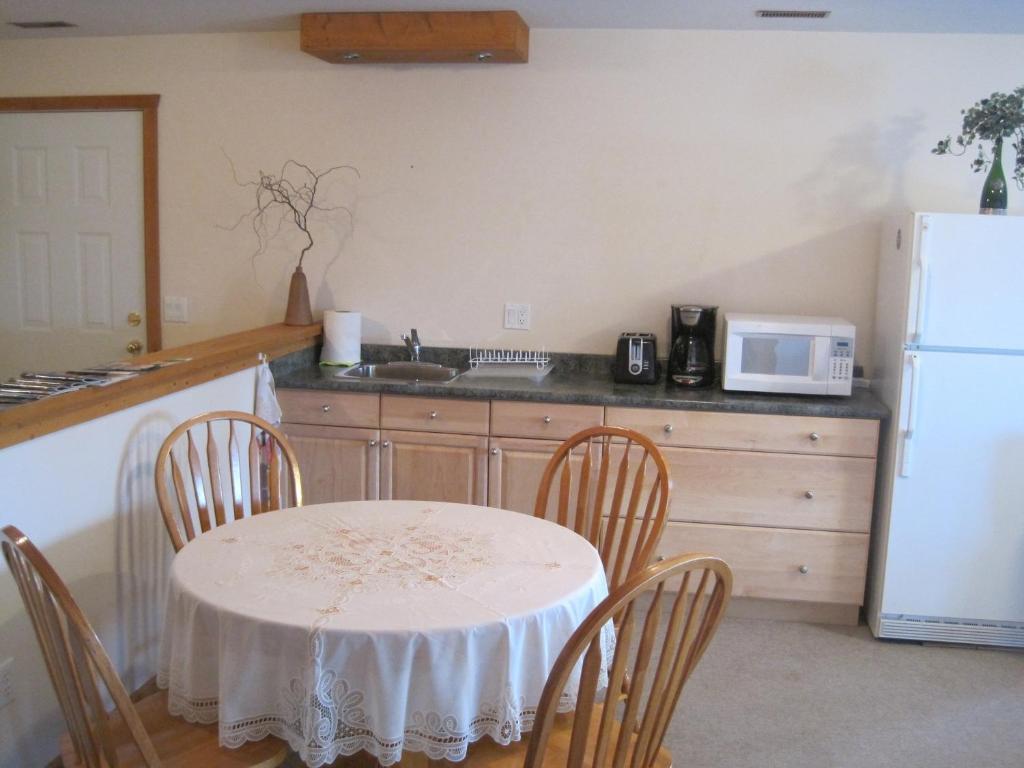 Wild Nature B&B Kelowna Ruang foto
