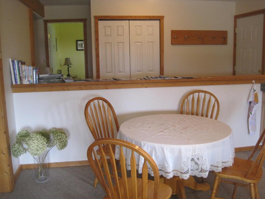 Wild Nature B&B Kelowna Ruang foto
